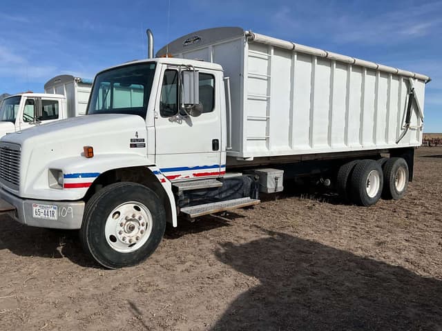 Image of Freightliner FL70 equipment image 4