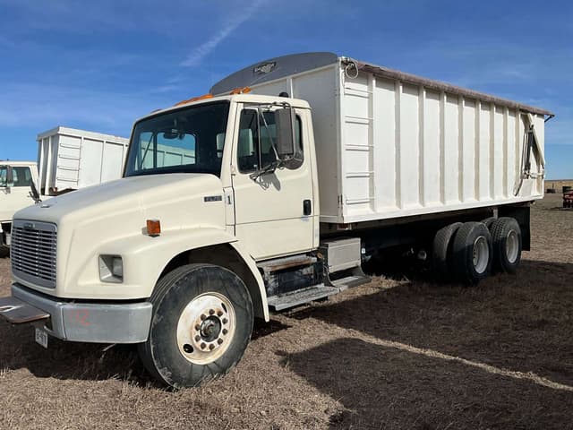 Image of Freightliner FL70 equipment image 3