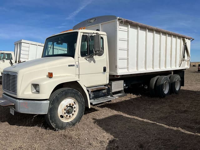 Image of Freightliner FL70 equipment image 4