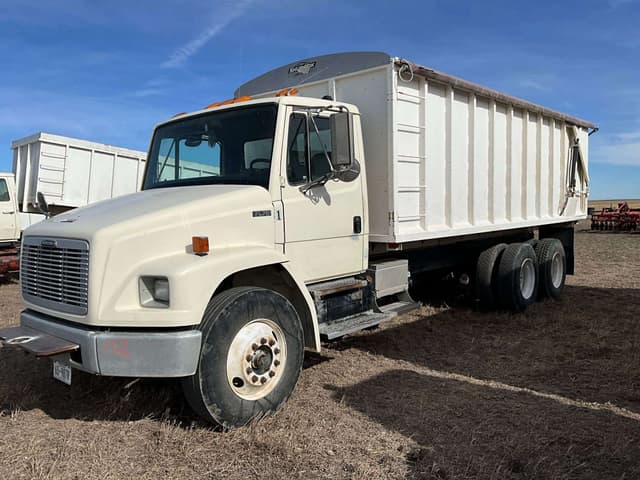 Image of Freightliner FL70 equipment image 2