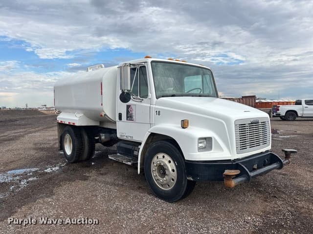 Image of Freightliner FL70 equipment image 2