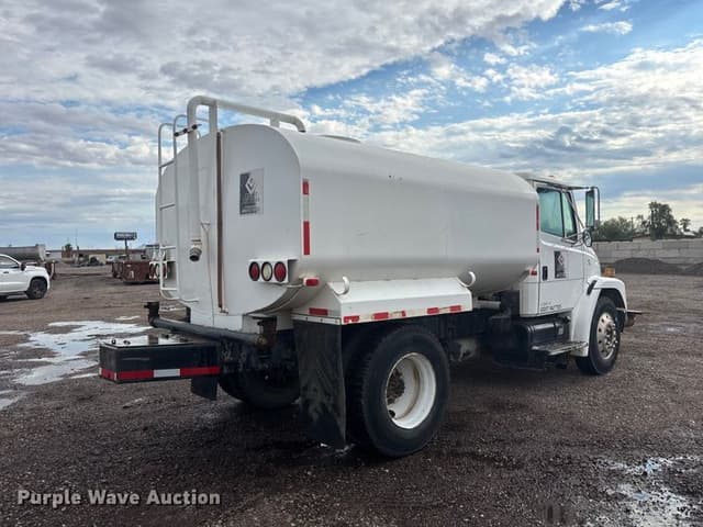 Image of Freightliner FL70 equipment image 4