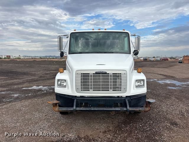 Image of Freightliner FL70 equipment image 1