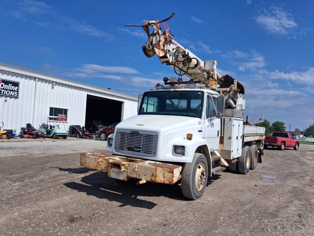 Image of Freightliner FL80 equipment image 3