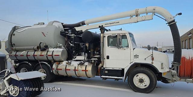 Image of Freightliner FL80 equipment image 3