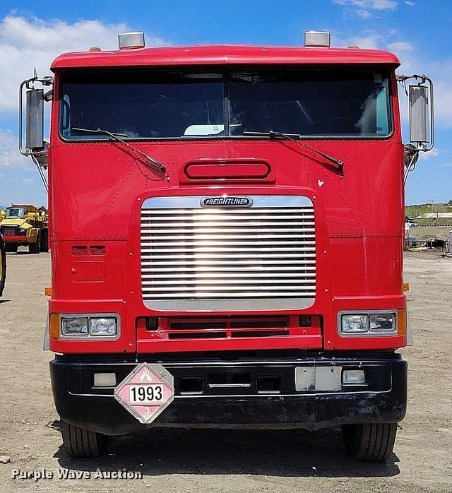 Image of Freightliner FLB equipment image 1