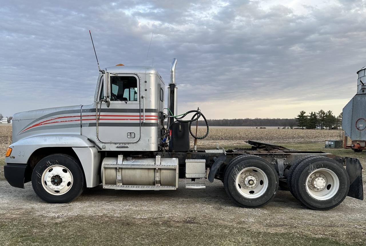 Main image Freightliner FLD120