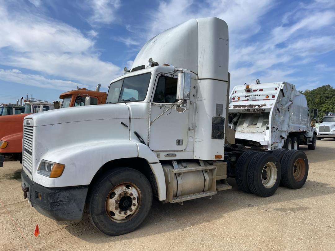 Image of Freightliner FLD Primary image