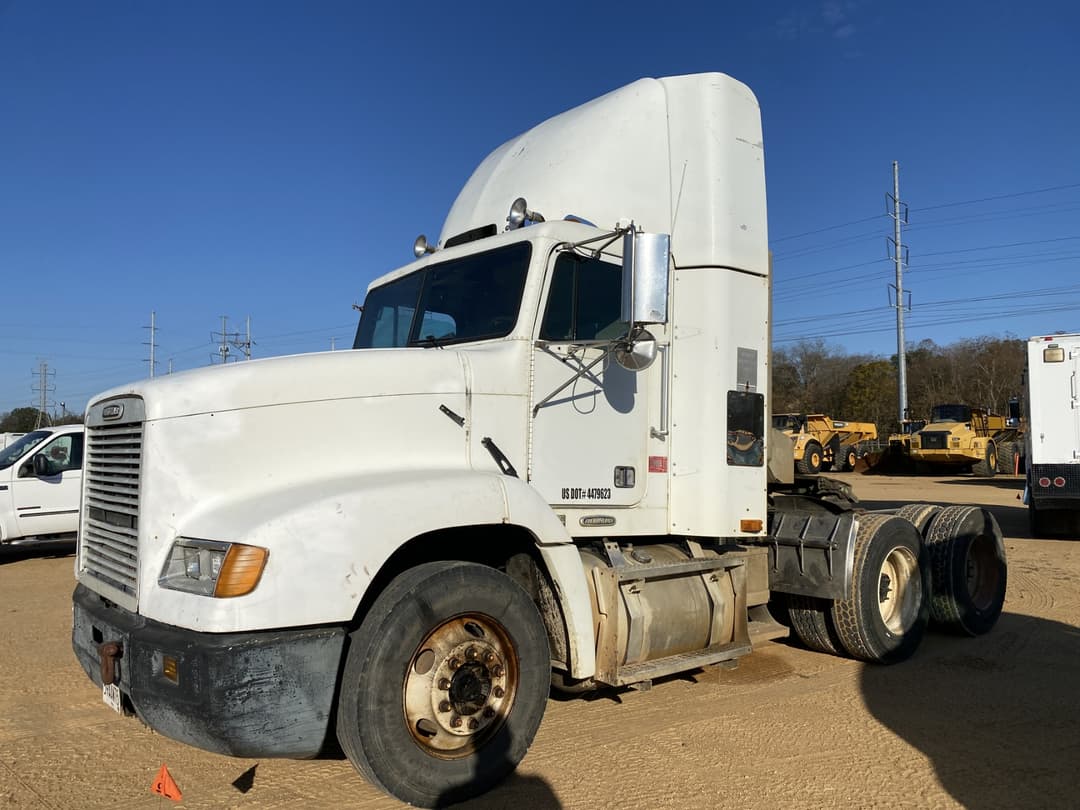 Image of Freightliner FLD Primary image