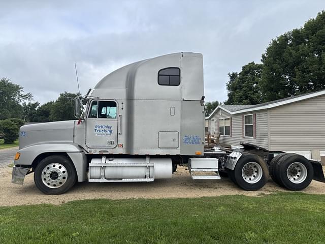 Image of Freightliner FLD equipment image 1