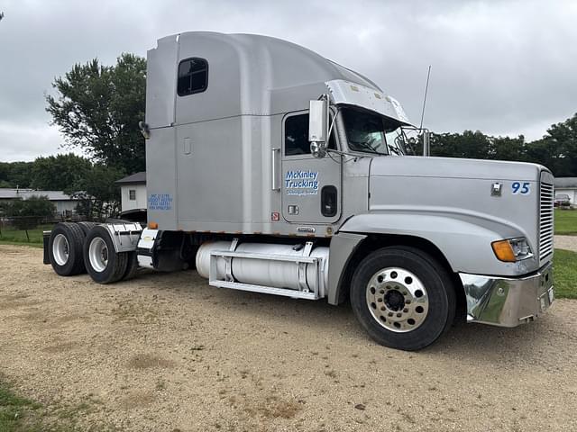 Image of Freightliner FLD equipment image 3