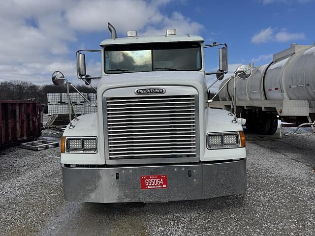 Image of Freightliner FLD112 equipment image 1