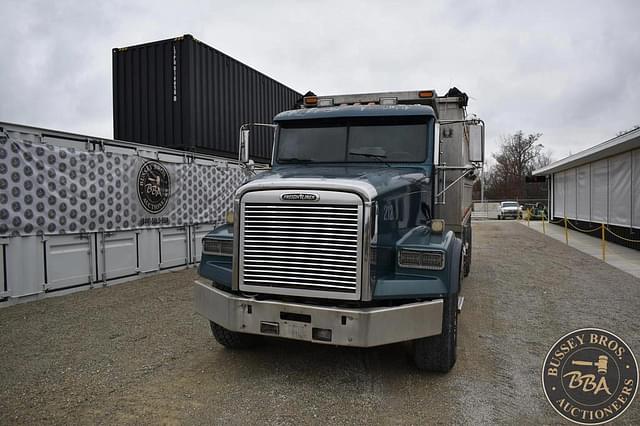 Image of Freightliner FLD112 equipment image 2