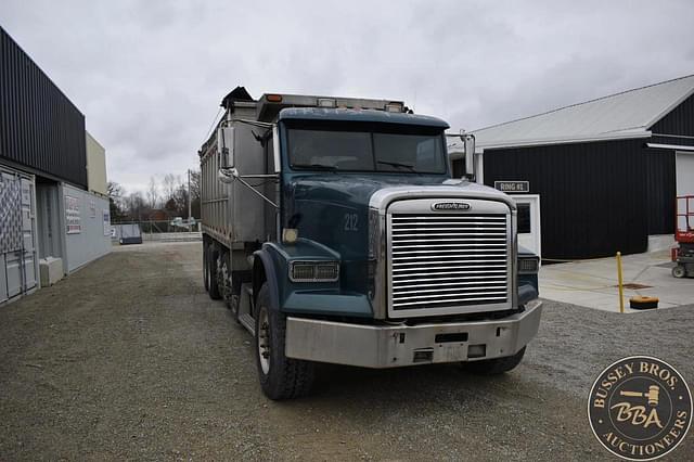 Image of Freightliner FLD112 equipment image 4