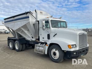 1997 Freightliner FLD112 Image