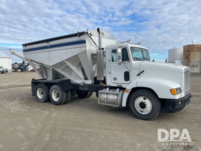 Image of Freightliner FLD112 equipment image 1