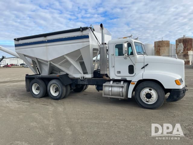 Image of Freightliner FLD112 equipment image 2