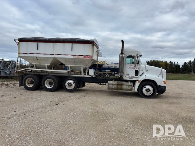 Image of Freightliner FLD112 equipment image 3