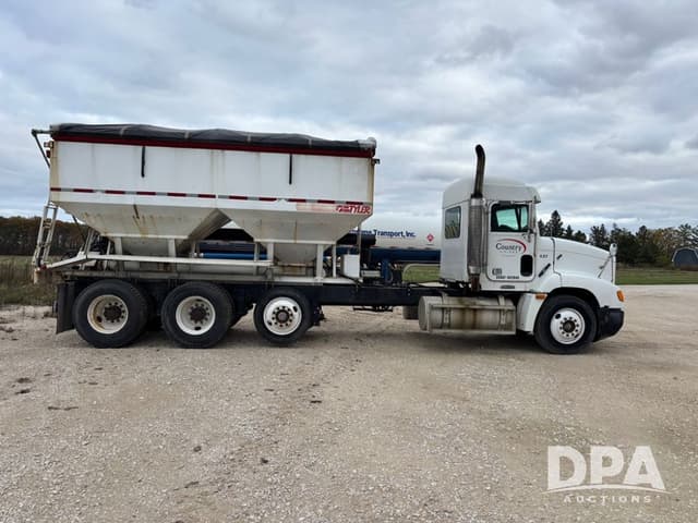 Image of Freightliner FLD112 equipment image 4