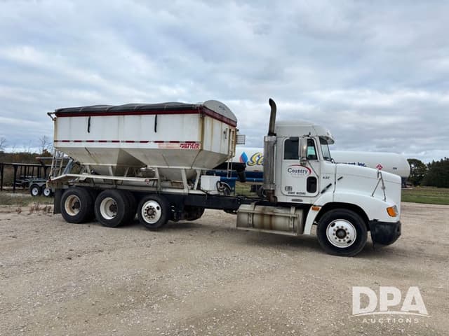 Image of Freightliner FLD112 equipment image 2