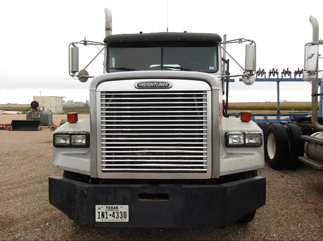 Image of Freightliner FLD120 equipment image 4