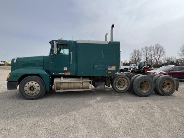 Image of Freightliner FLD120 equipment image 3