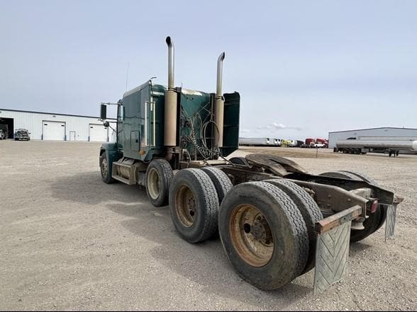 Image of Freightliner FLD120 equipment image 4