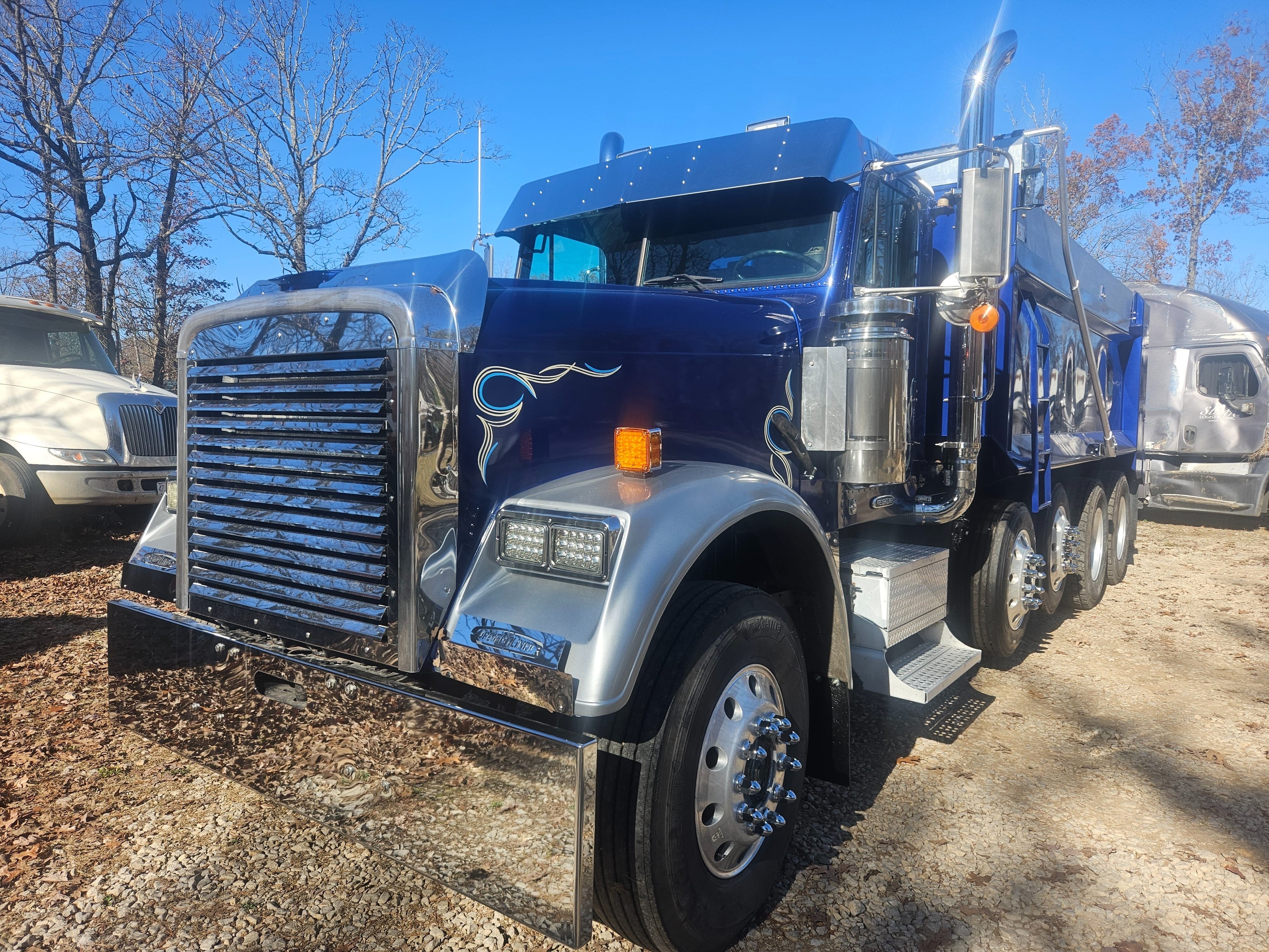 Main image Freightliner FLD120