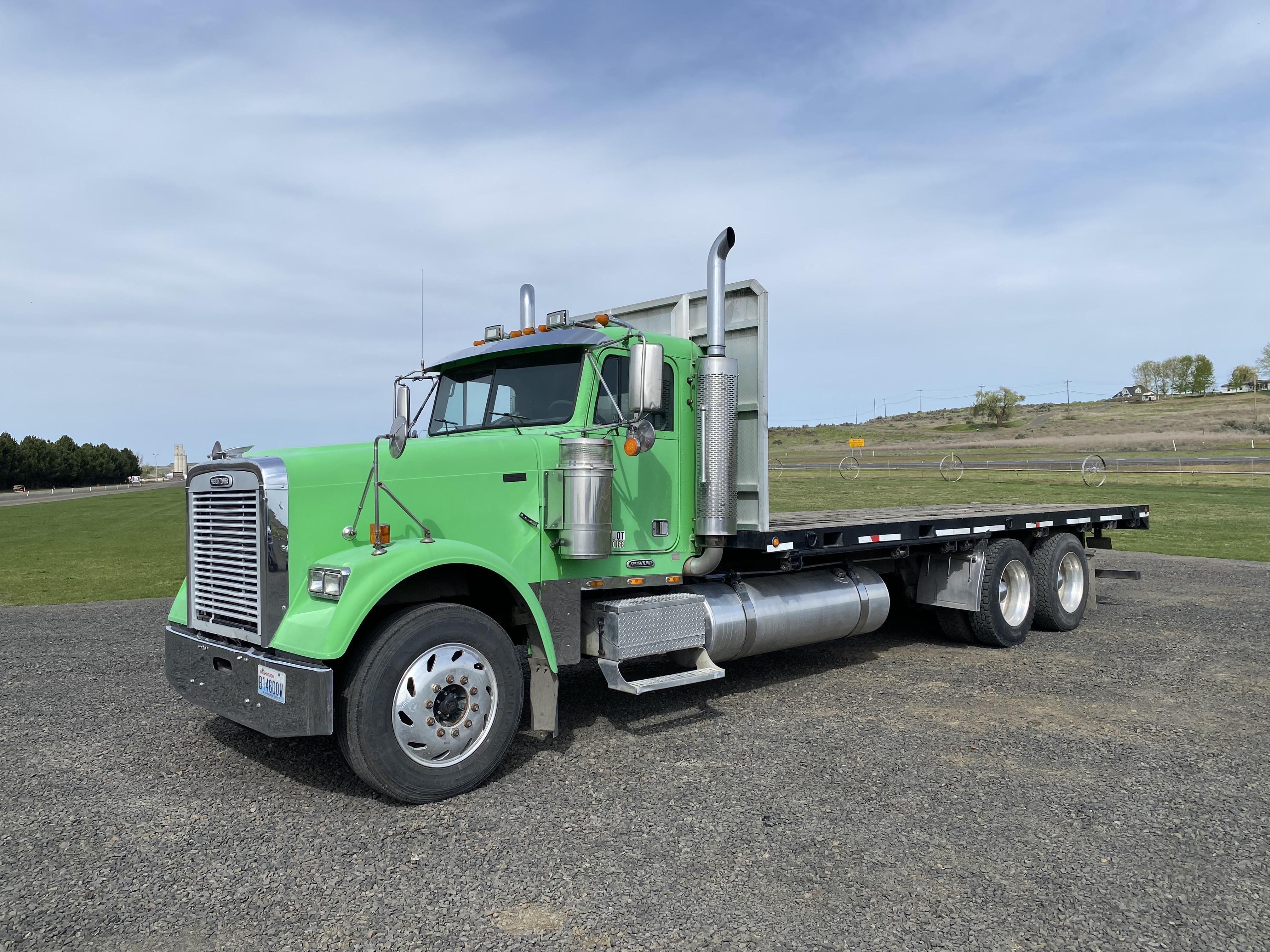 Main image Freightliner FLD120