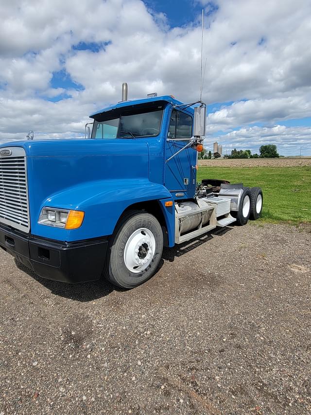Image of Freightliner FLD120 equipment image 1