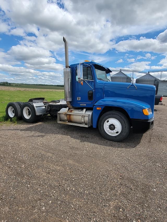 Image of Freightliner FLD120 equipment image 3