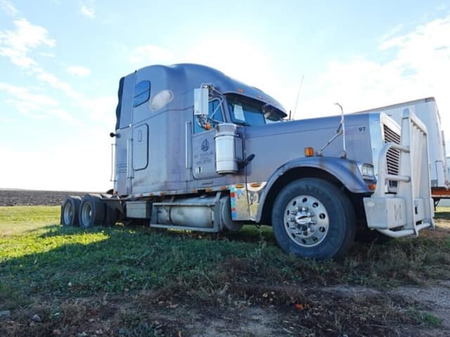 Image of Freightliner FLD120 equipment image 1