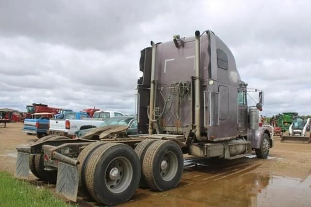 Image of Freightliner FLD120 equipment image 2