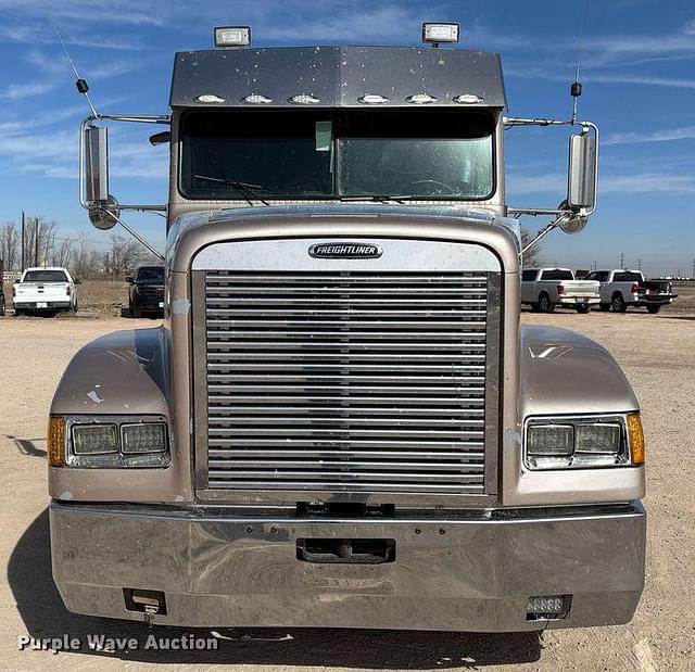 Image of Freightliner FLD120 equipment image 1