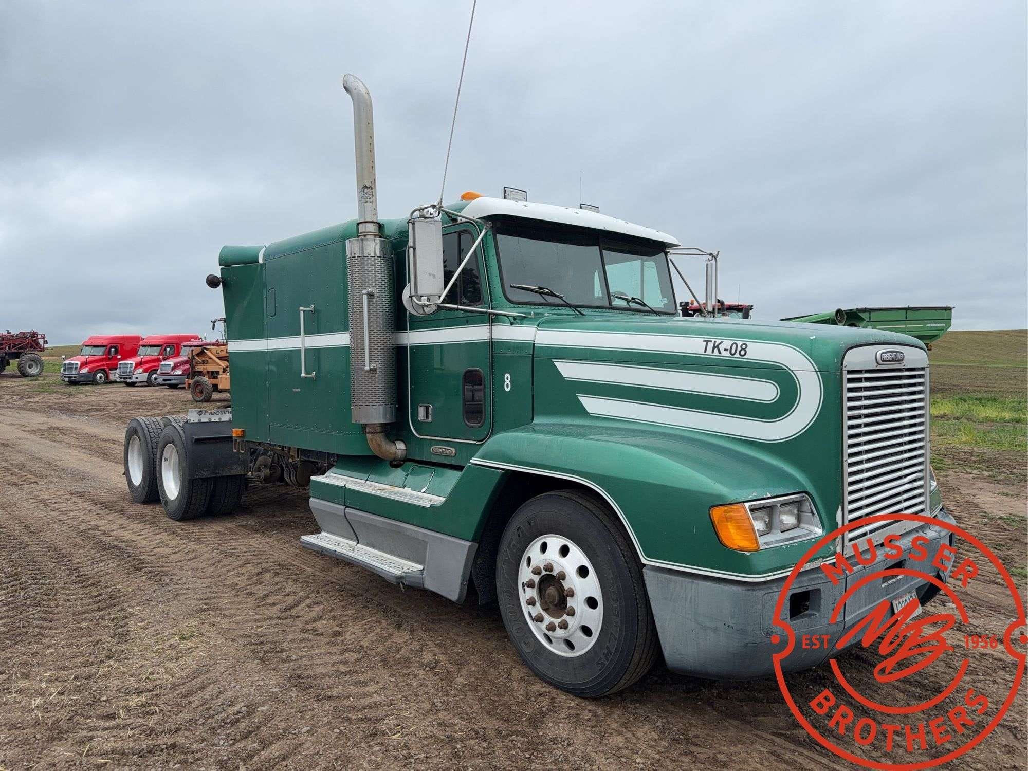 1997 Freightliner FLD120 Equipment Image0