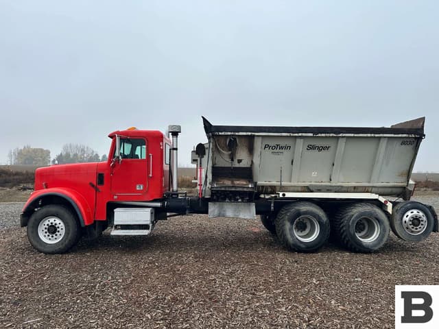 Image of Freightliner FLD120SD equipment image 2