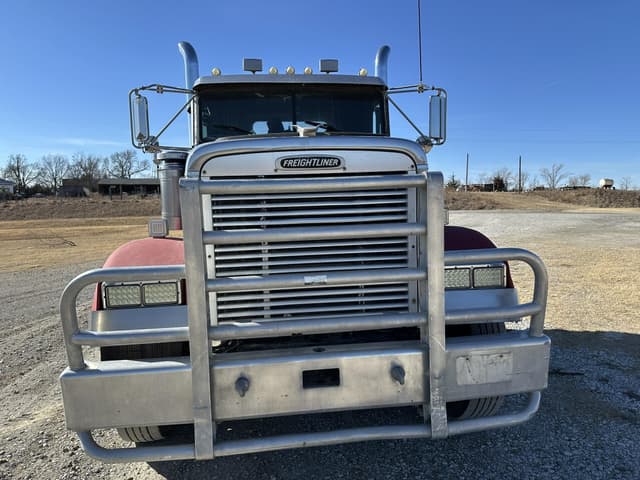 Image of Freightliner FLD132 Classic XL equipment image 1