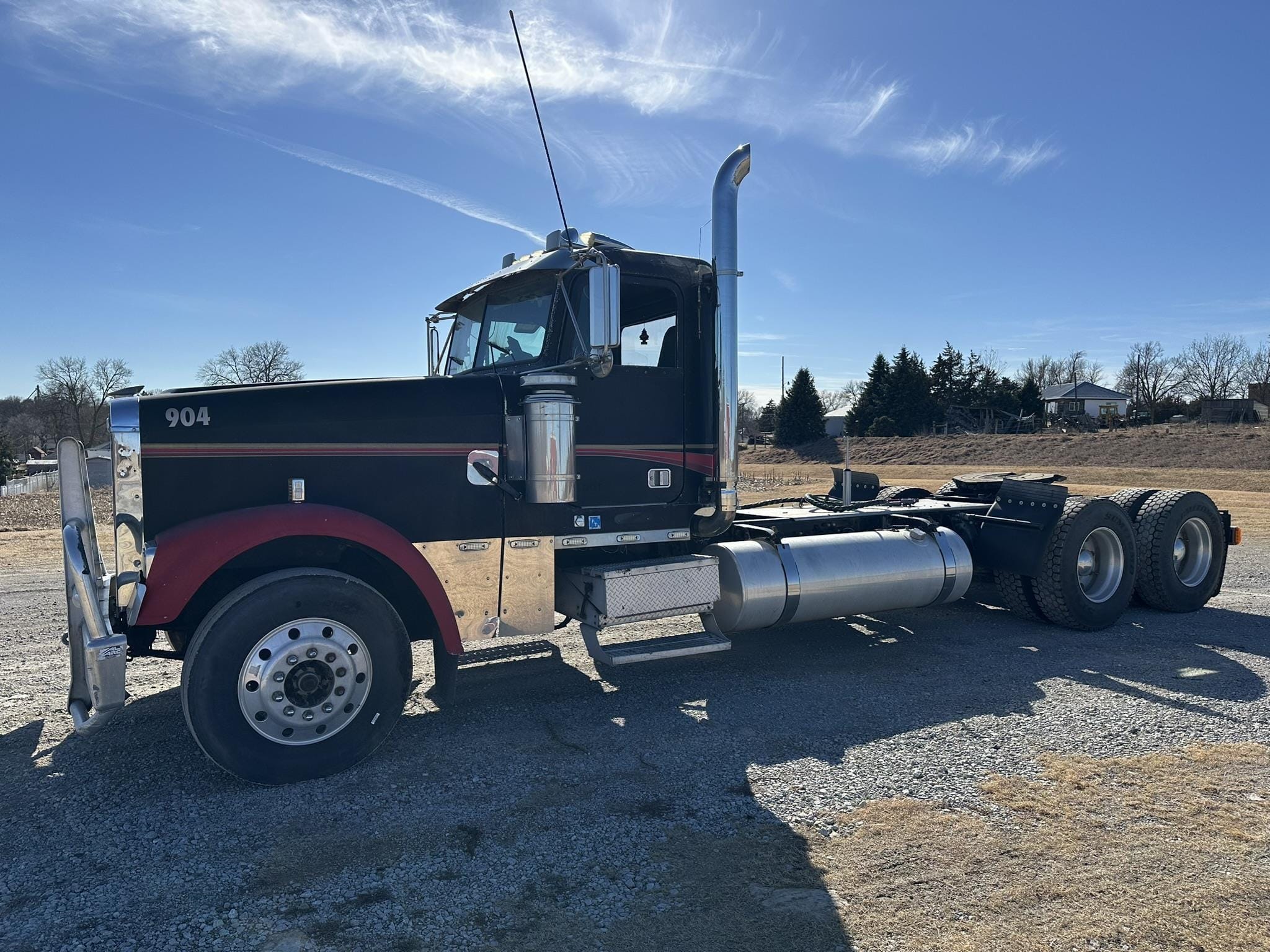 1997 Freightliner FLD132 Classic XL Equipment Image0