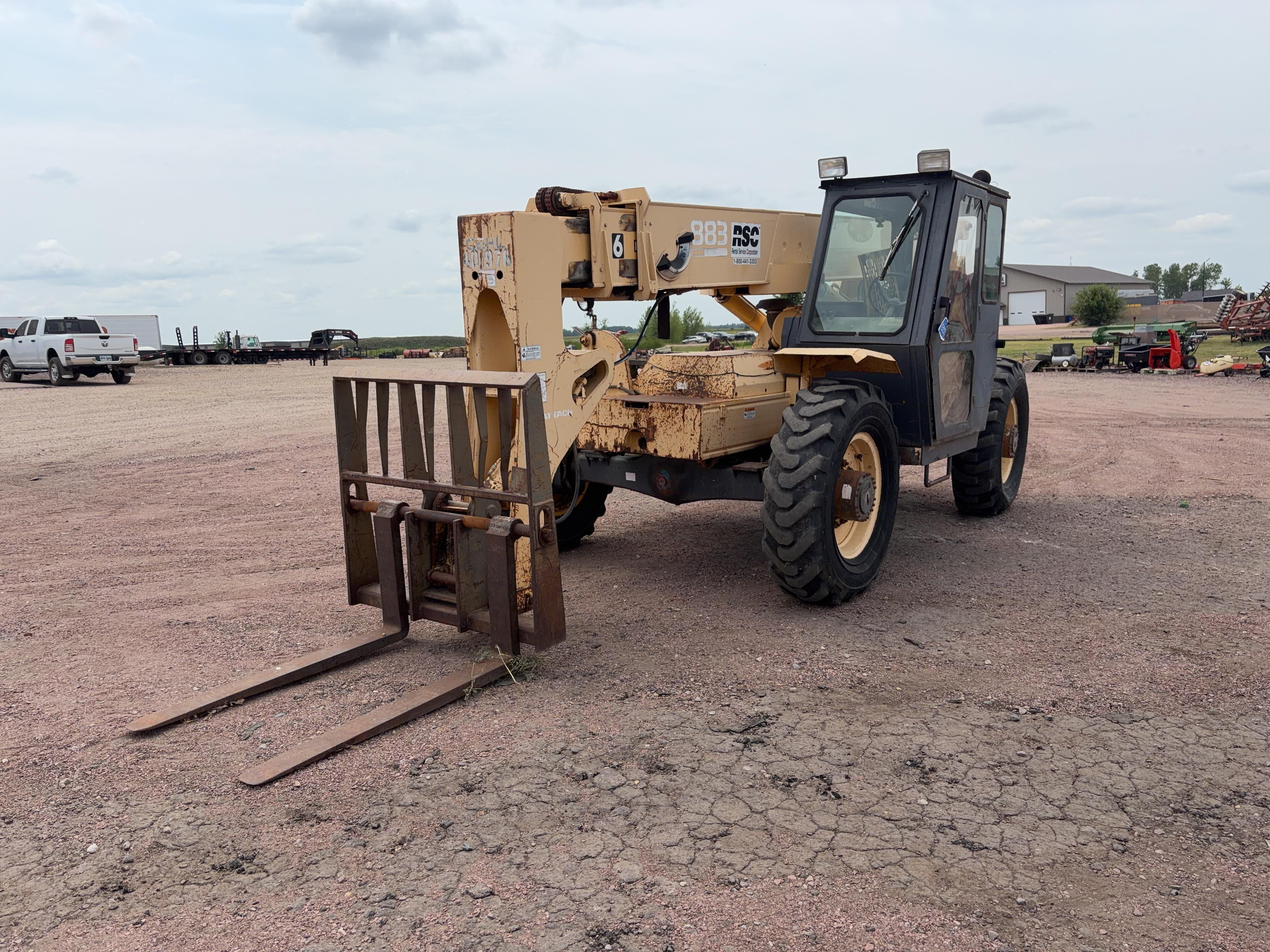 1997 Gehl 883 Equipment Image0
