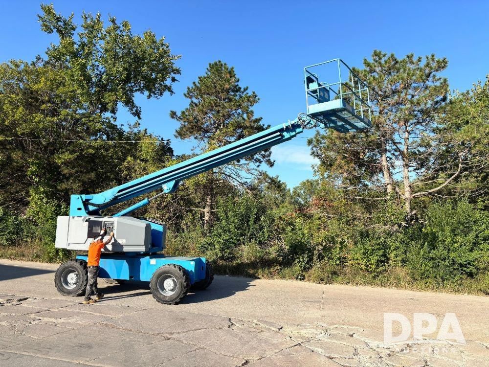 1997 Genie S-60 Equipment Image0