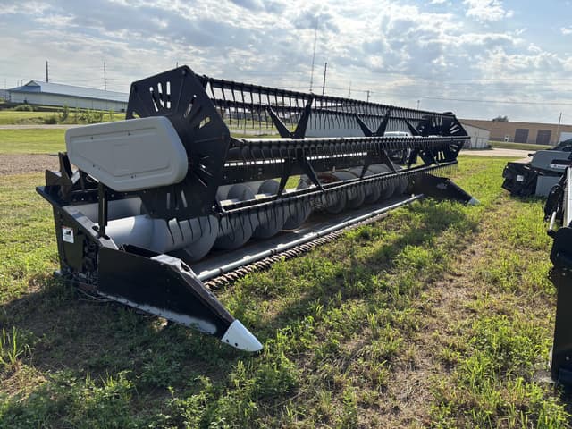 Image of Gleaner 800 equipment image 2