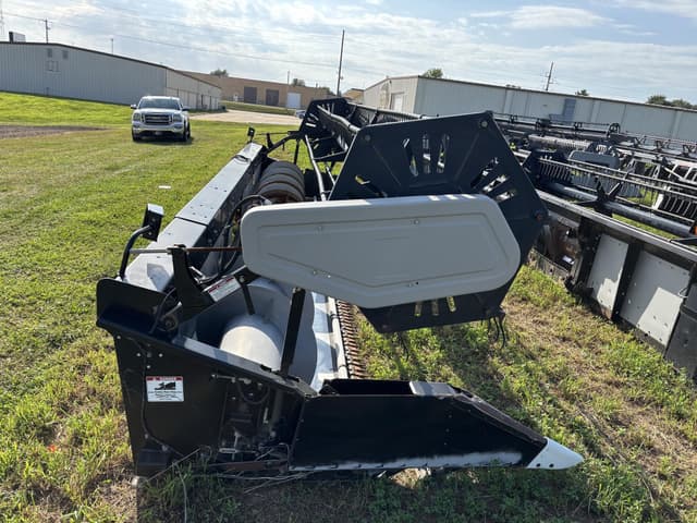 Image of Gleaner 800 equipment image 3