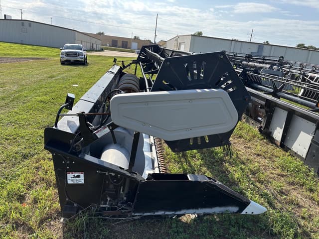 Image of Gleaner 800 equipment image 3