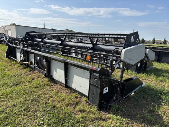 Image of Gleaner 800 equipment image 4