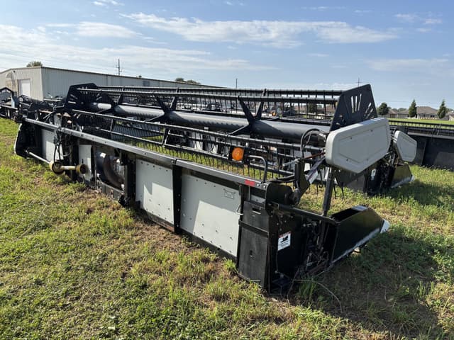 Image of Gleaner 800 equipment image 4