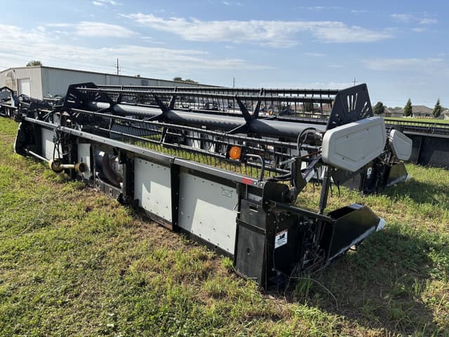 Image of Gleaner 800 equipment image 4
