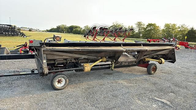 Image of Gleaner 830 equipment image 3