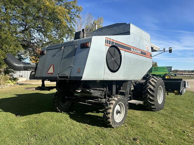 Image of Gleaner R52 equipment image 2