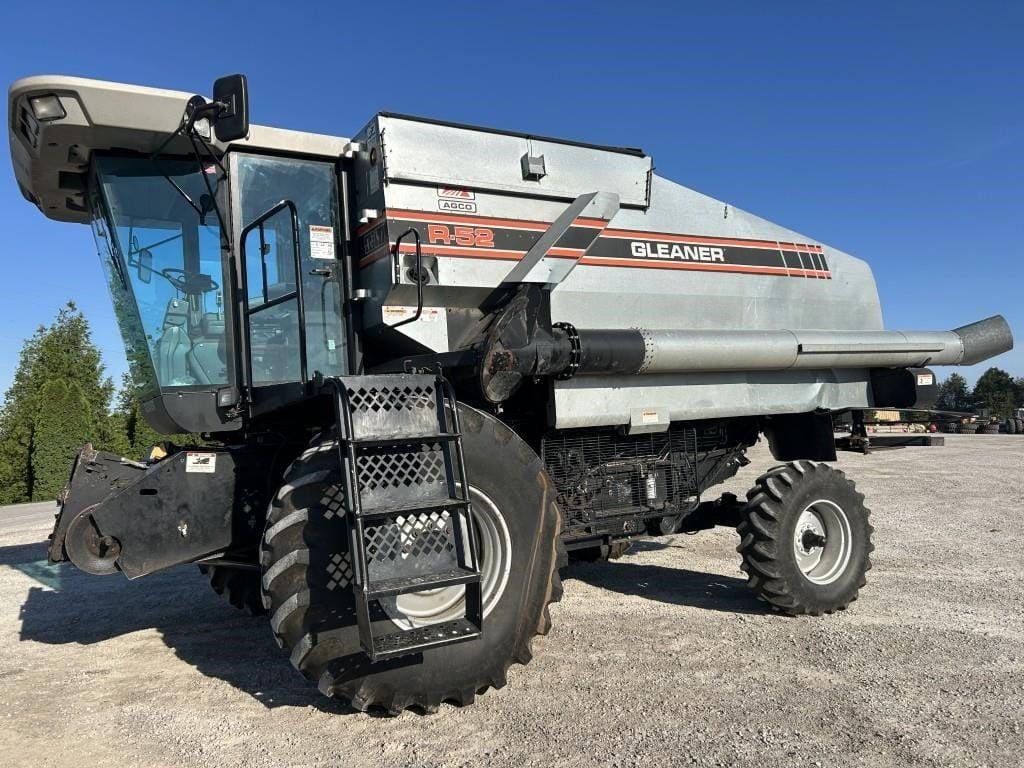 1997 Gleaner R52 Equipment Image0