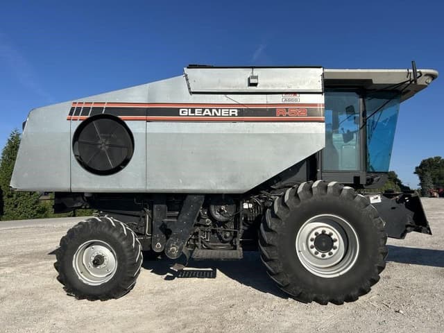 Image of Gleaner R52 equipment image 3